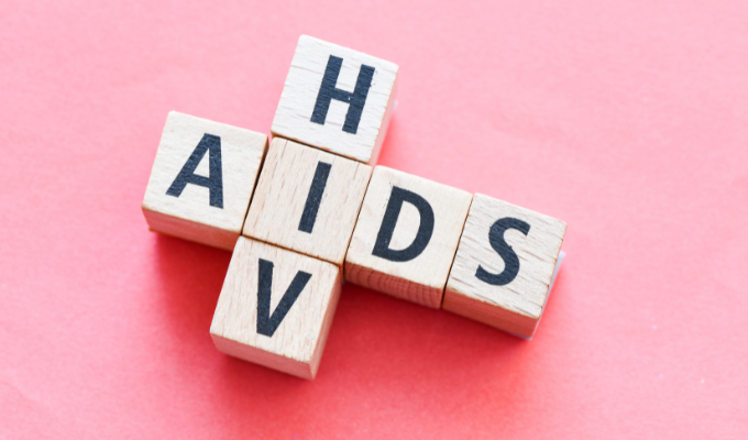 As palavras HIV e AIDS dispostas como nas palabras cruzadas
