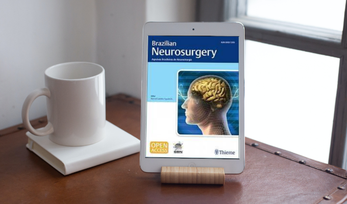 Capa do periódicos Arquivos Brasileiros de Neurocirurgia em um tablet